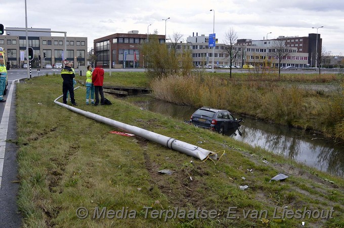 Mediaterplaatse auto te water n201 hoofddorp 23112016 Image00002