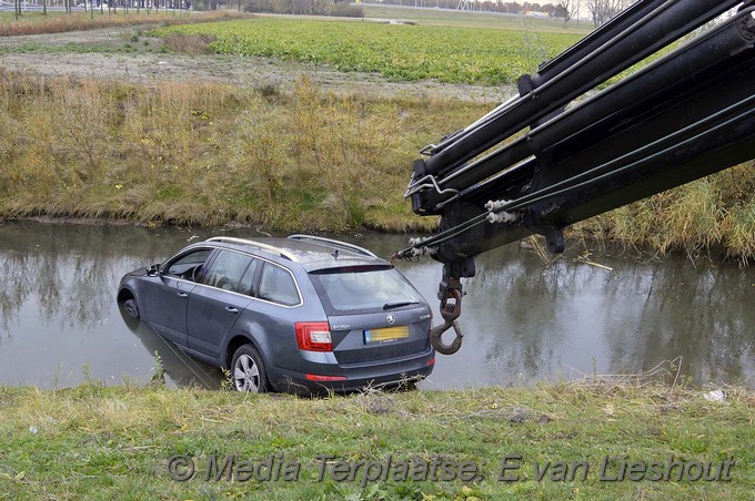 Mediaterplaatse auto te water n201 hoofddorp 23112016 Image00005
