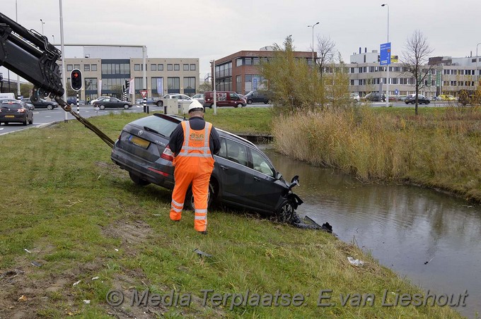 Mediaterplaatse auto te water n201 hoofddorp 23112016 Image00007