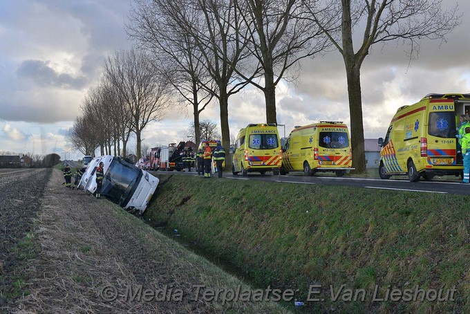 MediaTerplaatse Touringcar in greppel nvp 19012018 Image00010