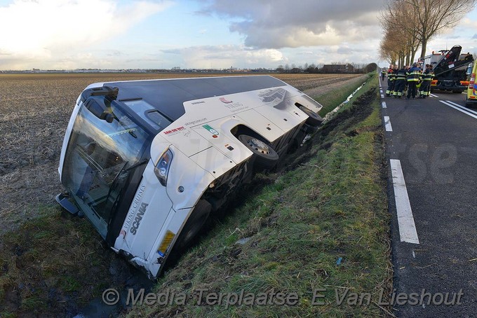 MediaTerplaatse Touringcar in greppel nvp 19012018 Image00013