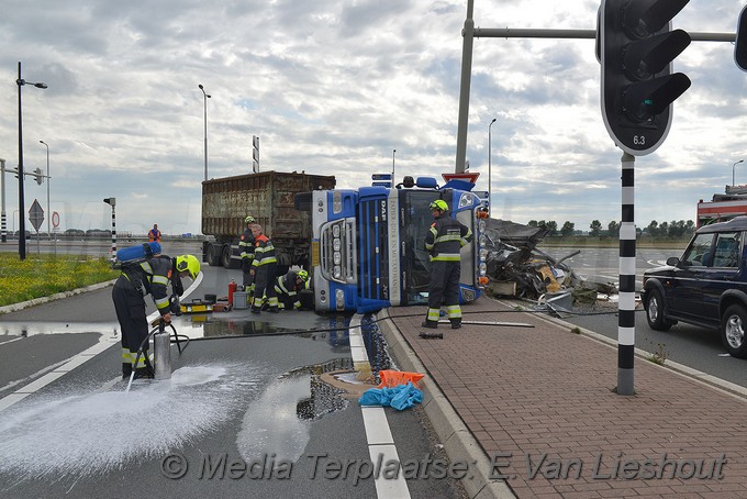 MediaTerplaatse ongeval vrachtwagen om hoofddorp 15082017 Image00003