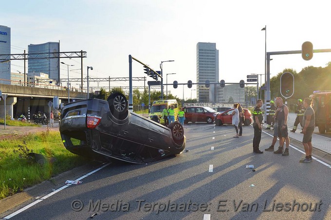 MediaTerplaatse ongeval auto dak goedhartlaan hdp 29082017 Image00001