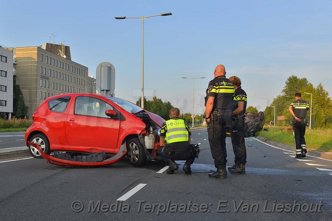 MediaTerplaatse ongeval auto dak goedhartlaan hdp 29082017 Image00009