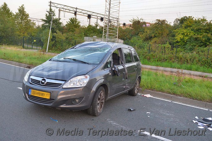 MediaTerplaatse ongeval auto dak goedhartlaan hdp 29082017 Image00012