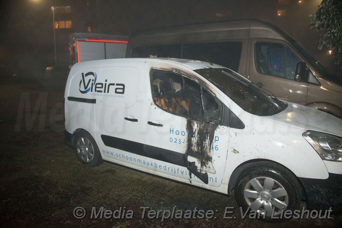 Mediaterplaatse auto vernield door vuurwerk hdp 31122019 Image00002
