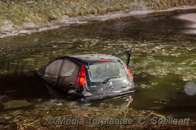 Mediaterplaatse ongeval auto te water hooftdorp 1022017 Image00003