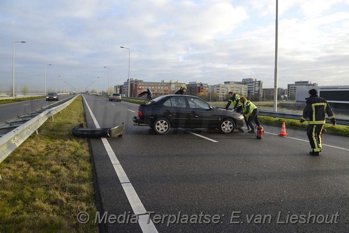 Mediaterplaatse ongeval n201 auto vangrail schiphol 03122016 Image00002