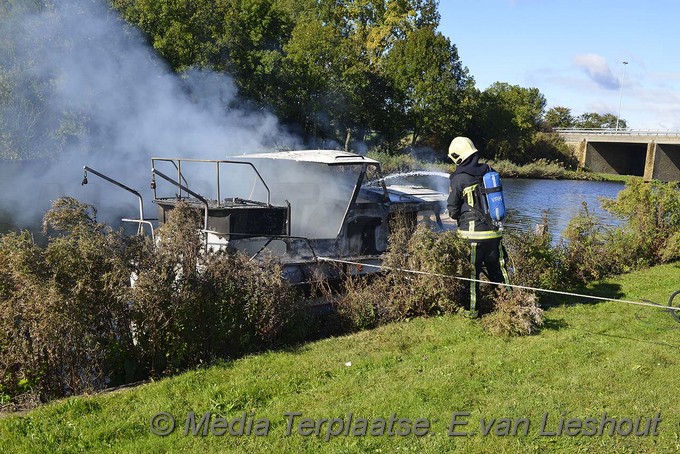Mediaterplaatse boot brand vijfhuizen 19102016 Image00002
