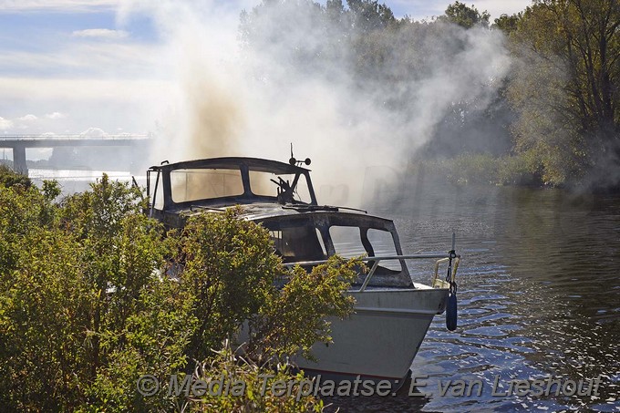 Mediaterplaatse boot brand vijfhuizen 19102016 Image00010